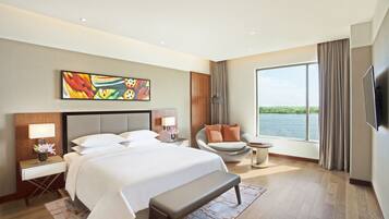 Frette Italian sheets, premium bedding, minibar, in-room safe