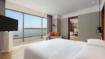 Suite Grand, terrazzo | Biancheria da letto di alta qualità, minibar, una cassaforte in camera