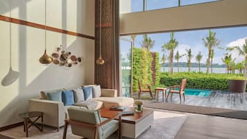 Frette Italian sheets, premium bedding, minibar, in-room safe