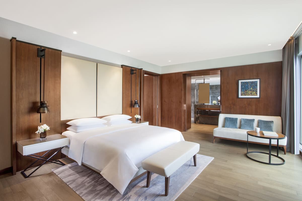 Executive Suite | Frette Italian sheets, premium bedding, minibar, in-room safe