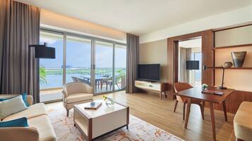 Frette Italian sheets, premium bedding, minibar, in-room safe