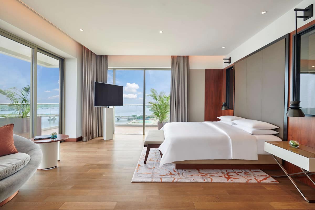 frette italian sheets, premium bedding, minibar, in-room safe