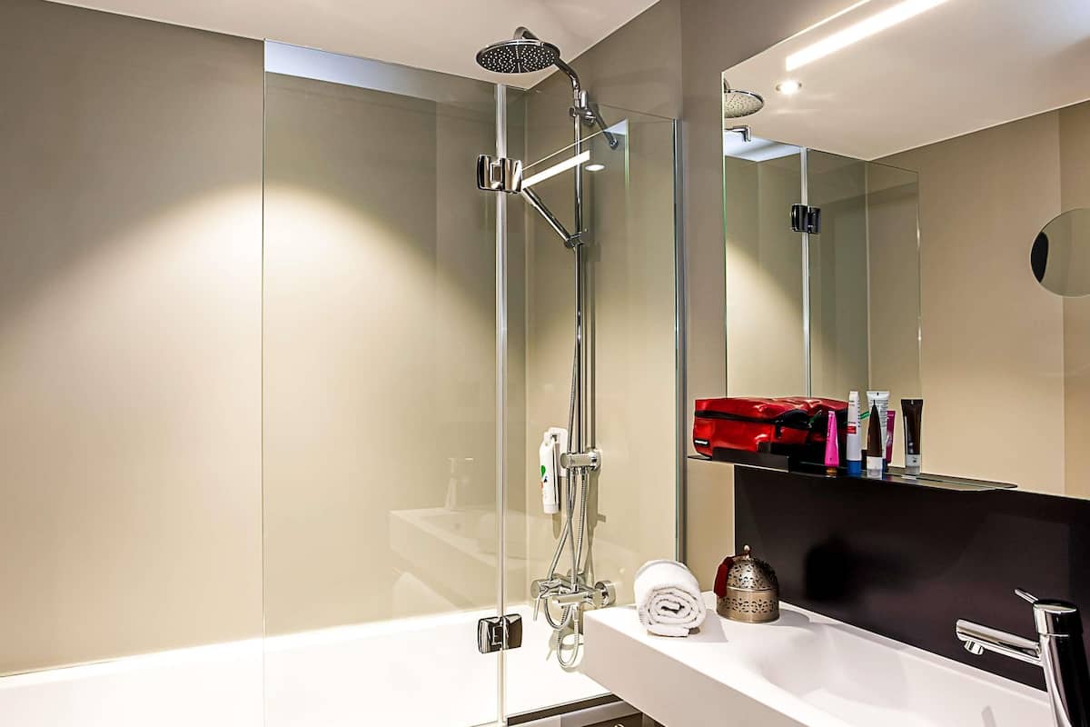 comfort room, 2 single beds (limited edition) | in-room safe, soundproofing, iron/ironing board, free wifi