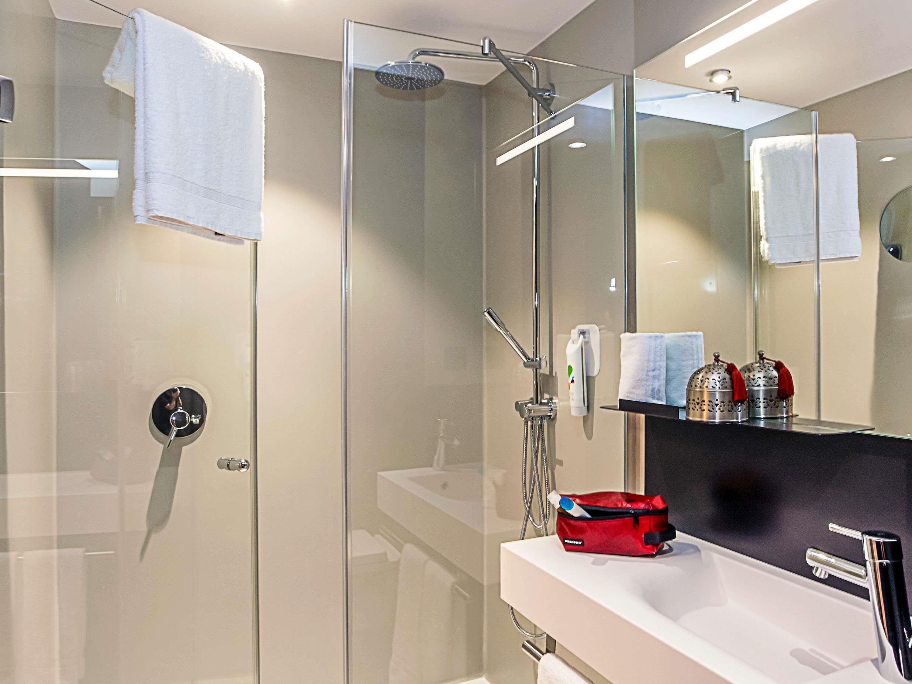 In-room safe, soundproofing, iron/ironing board, free WiFi