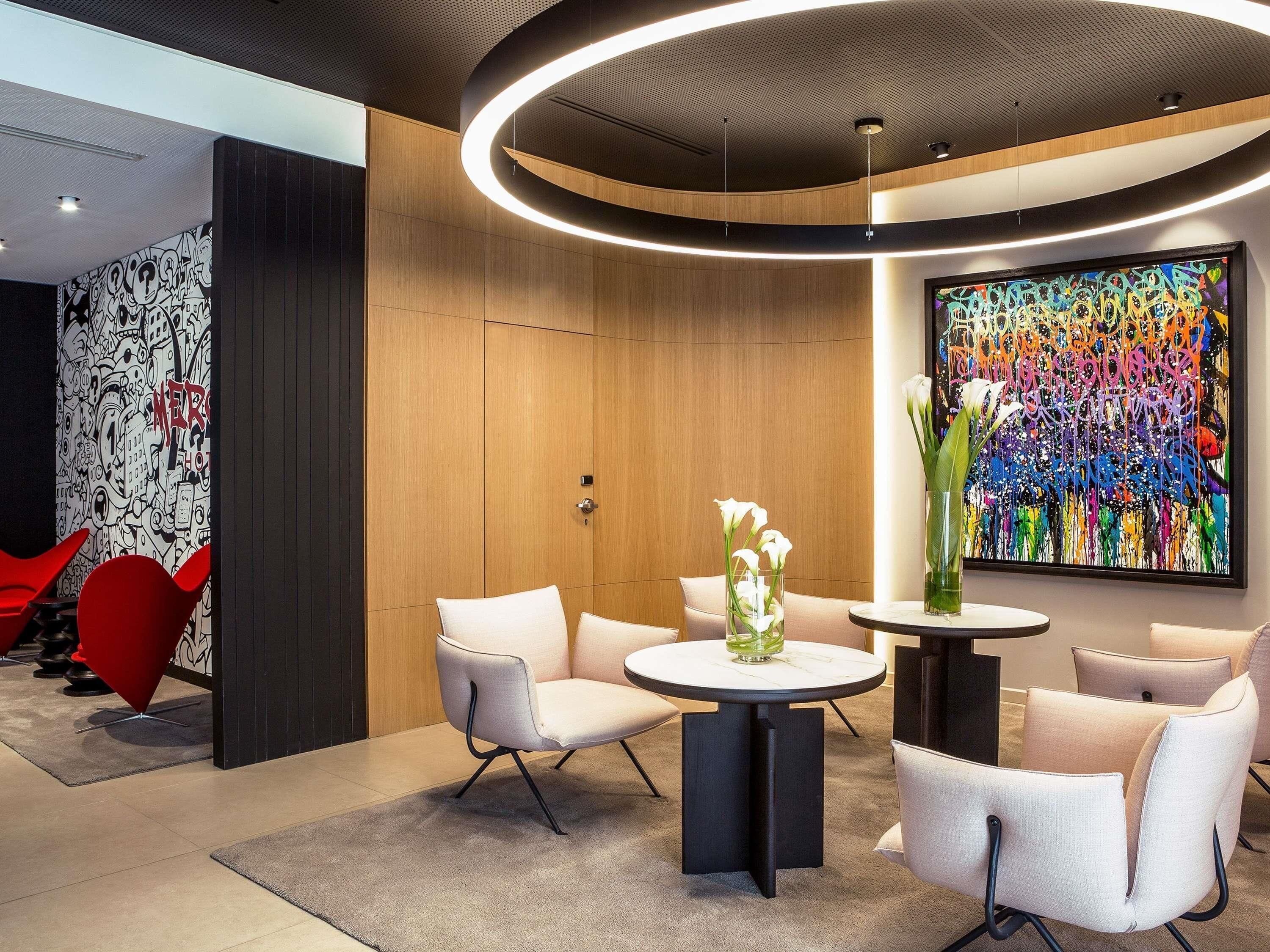 Rom – superior, 1 queensize-seng | Safe på rommet, skrivebord, lydisolert og strykejern/-brett