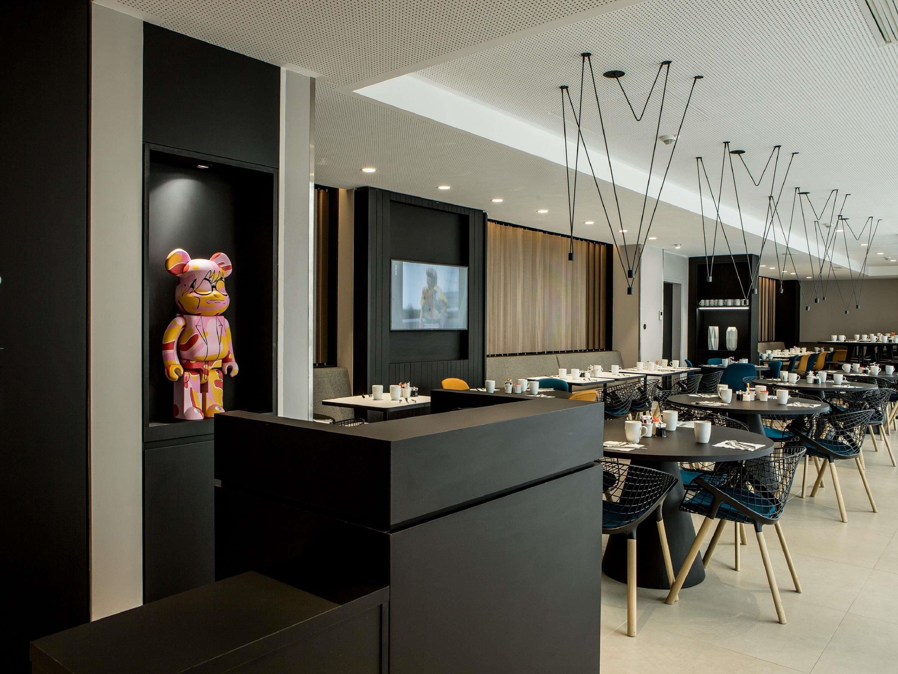 朝食 (ビュッフェ)、毎日提供 (1 名様 21 EUR)