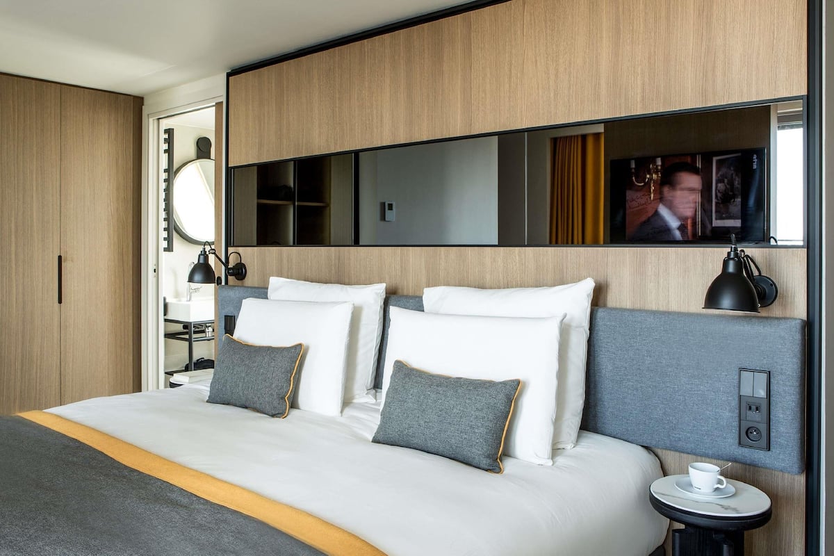 In-room safe, desk, soundproofing, iron/ironing board