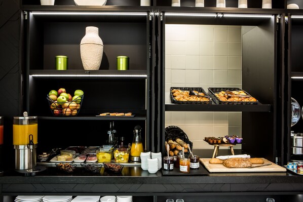 Daily buffet breakfast (EUR 21 per person)