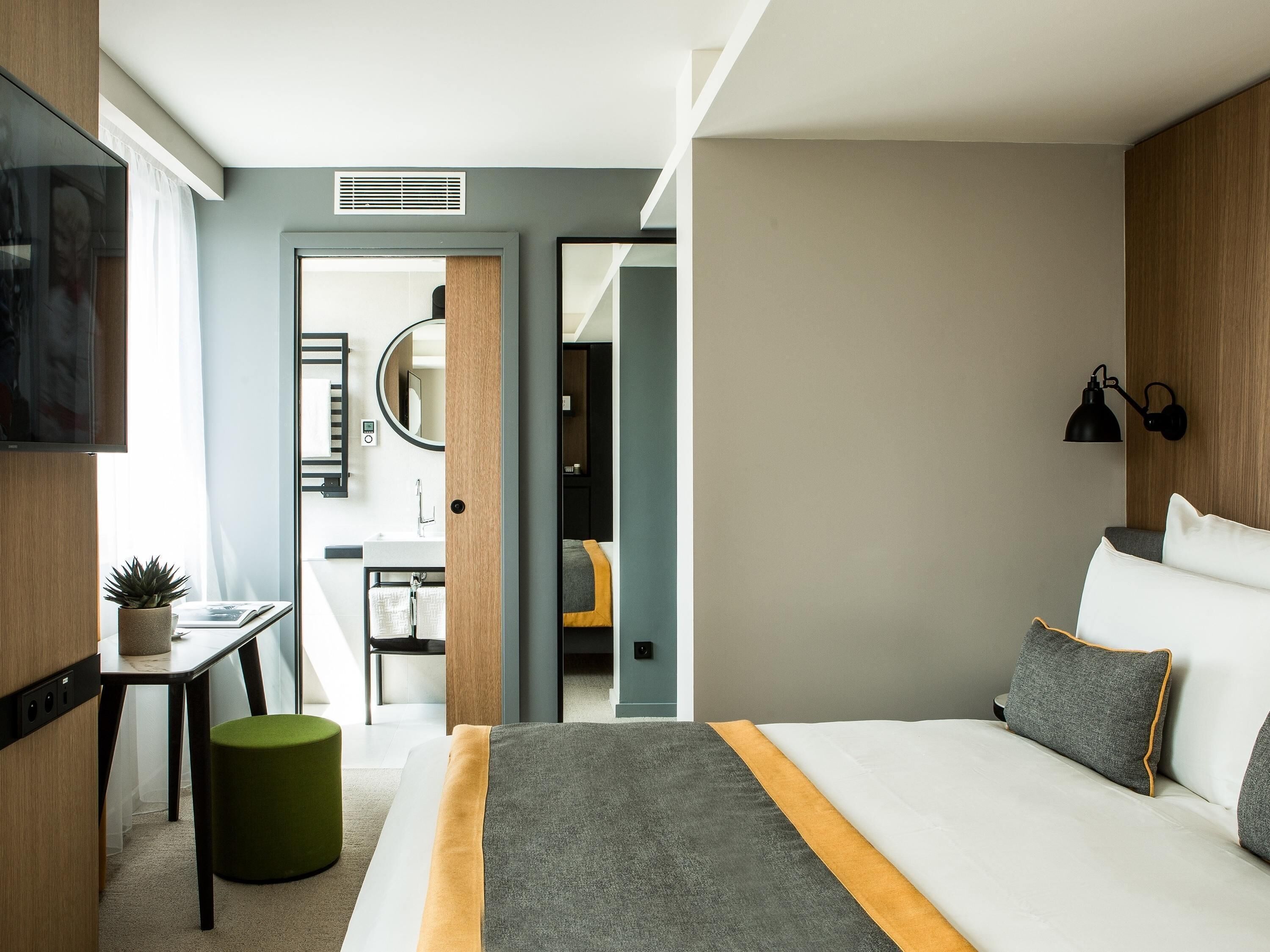 Superior Room, 1 Queen Bed | In-room safe, desk, soundproofing, iron/ironing board