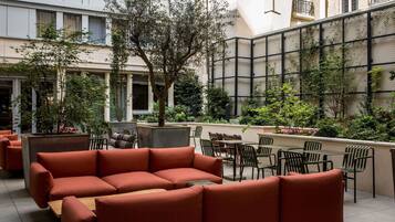 Petit déjeuner buffet servi tous les jours en supplément