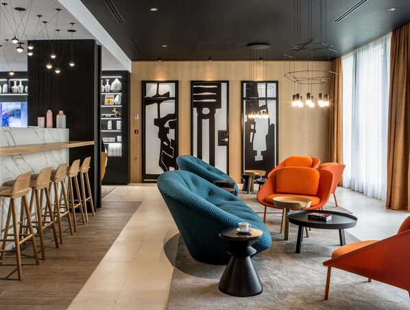 Bar (on property) - Hôtel Mercure Paris 17 Batignolles (Paris)