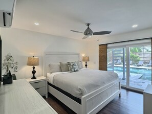 4 makuuhuonetta, työpöytä, ilmainen Wi-Fi