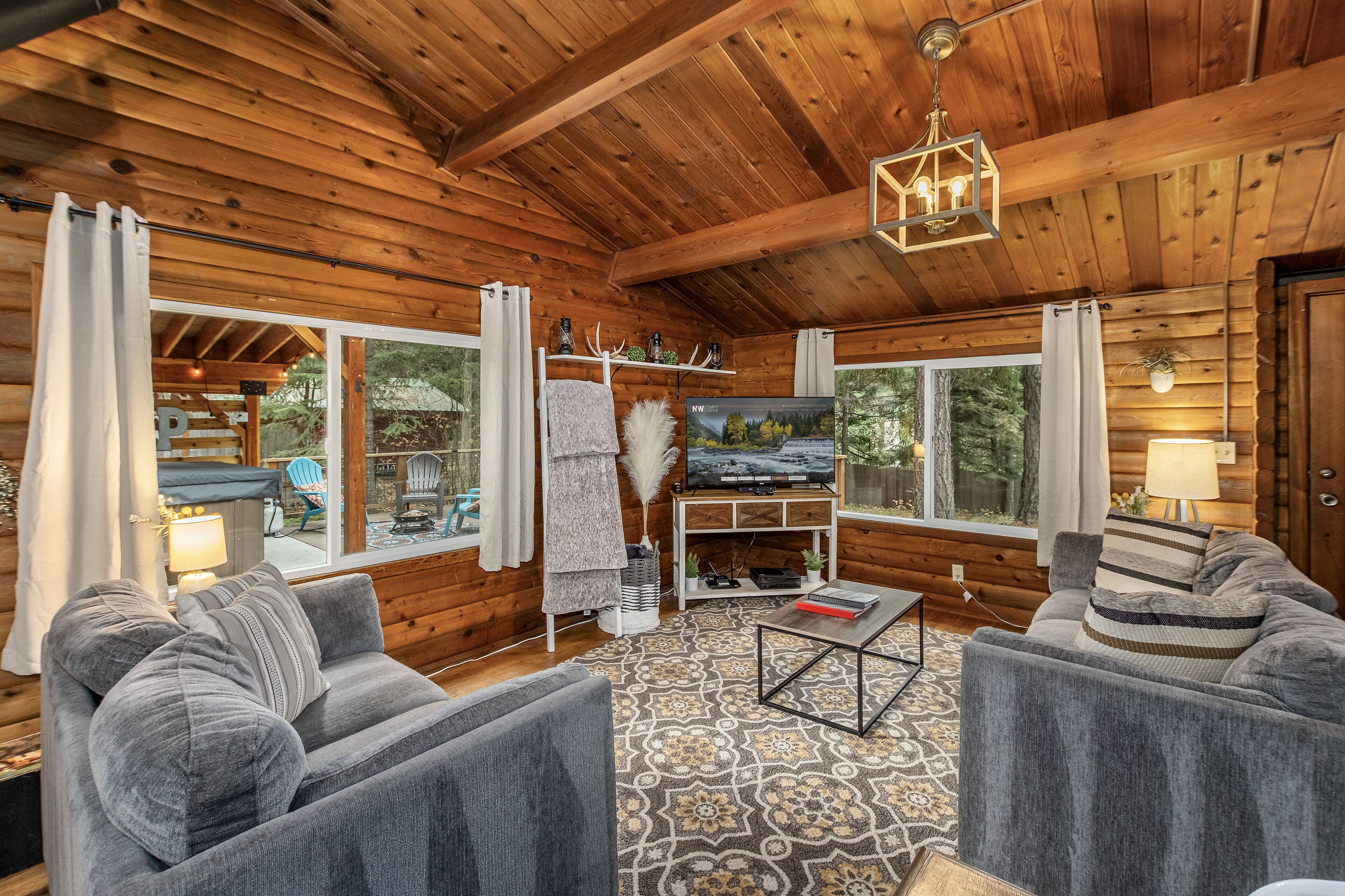 Smart TV, fireplace, Netflix, Hulu