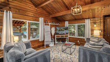 Smart TV, fireplace, Netflix, Hulu