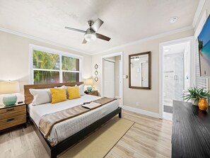 4 habitaciones, escritorio y tabla de planchar con plancha 