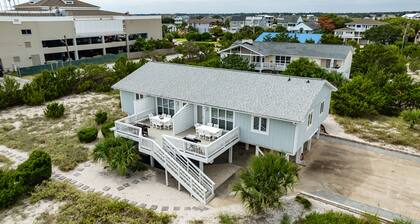 Cozy beach cottage with a beautiful ocean view!