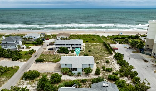 Cozy beach cottage with a beautiful ocean view!