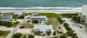 Koselig strand hytte med vakker havutsikt!