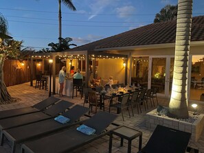 屋外ダイニングエリア