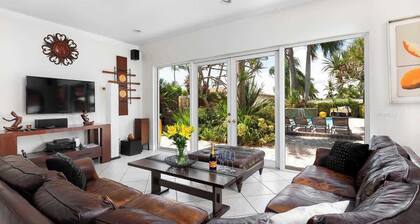 Botanical Paradise: Waterfront Pool Villa w/Kayaks