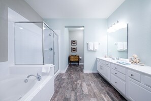 Shower, hair dryer, towels - Luxurious Condo at Vista Cay Orlando Florida (Monterrey type 2097sq ft). (Orlando)