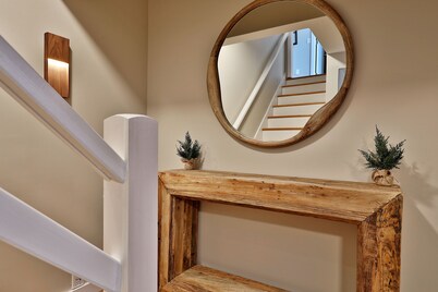 Relax at Bear Run: A spacious 5-bedroom retreat in Killington, VT, perfect for up to 12 guests