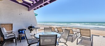 Casa de Juega: Beautiful beachfront with lovely views of the Sea of Cortez