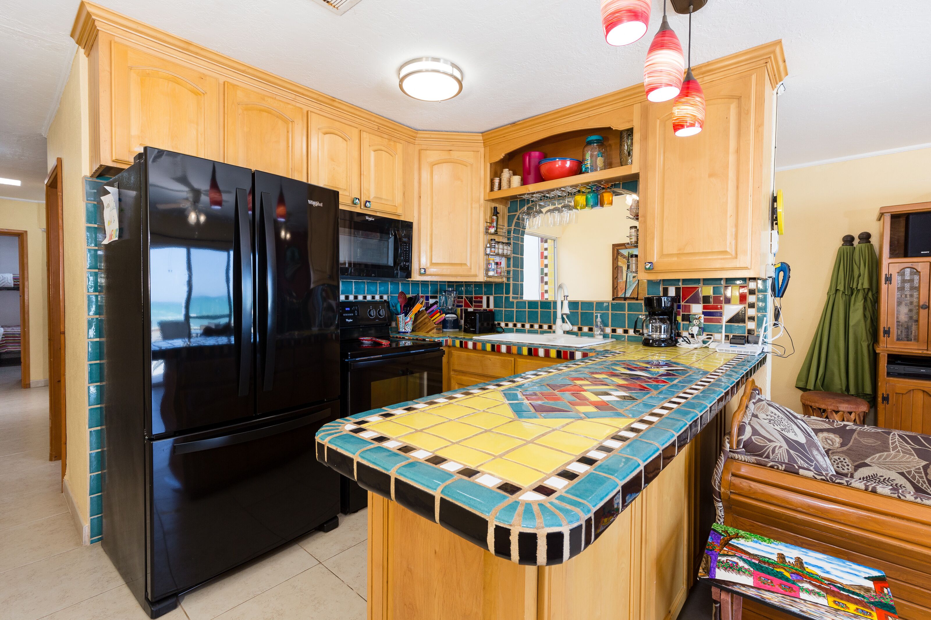 Coffee/tea maker, fridge, microwave, oven