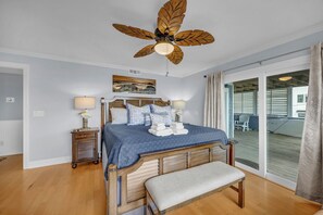 4 bedrooms, desk, iron/ironing board, internet