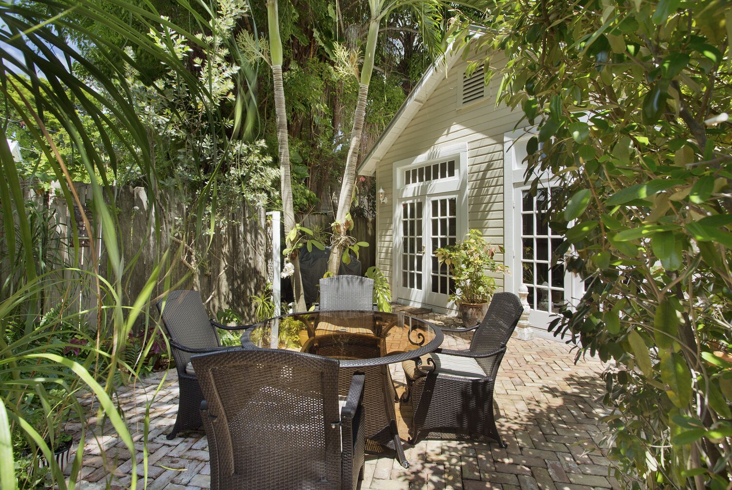 Pearl in Paradise-Charming 2bed 2bath Old Town home  w/ shared pool, parking