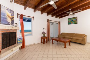 Televisión, reproductor de DVD y estéreo 