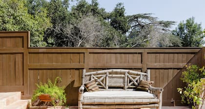 STUNNING yksityinen design villa / duplex yläosassa Hollywood Hills.