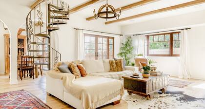 STUNNING private Designer villa/duplex in the top of Hollywood Hills.