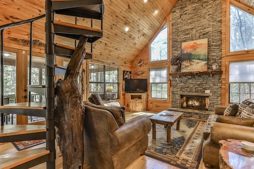 PICK'S RIVERSIDE RETREAT - 2 Bedroom plus Loft Riverside Retreat on the Upper Toccoa River