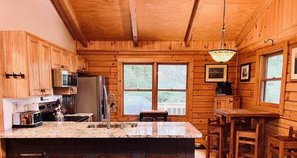 Yksityinen Blue Ridge Mountain Cabin näköalalla ja Hot Tub!