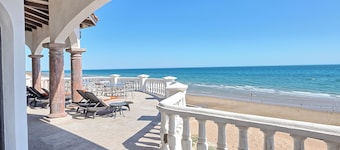 Casa Playa: luxurious furnishings, oceanfront views, private honeymoon suite