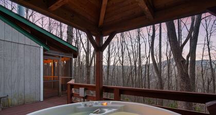 2 Master Suites - Hot Tub - Porch - Fire Pit - Wi-Fi - Clean - Cozy - 5 Stars!