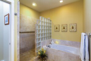 Combined shower/tub, hair dryer, towels - Regency #914: 2 Bdrm, Ground floor, Central A/C, Easy Stroll to Poipu Beach (Koloa)