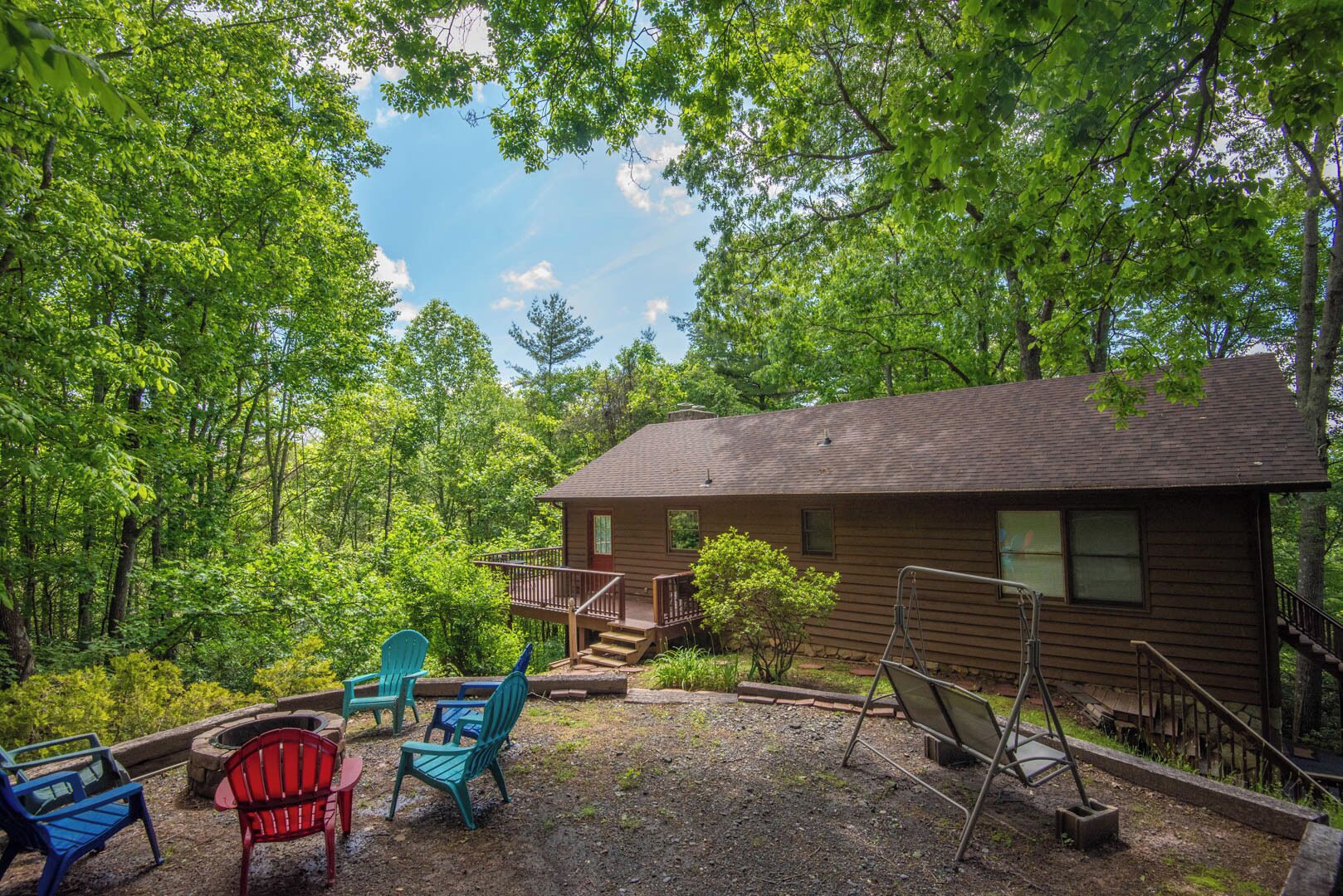 HappiNest: Hot Tub + Fire Pit + Mountain Views