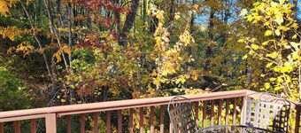 HappiNest: Hot Tub + Fire Pit + Mountain Views