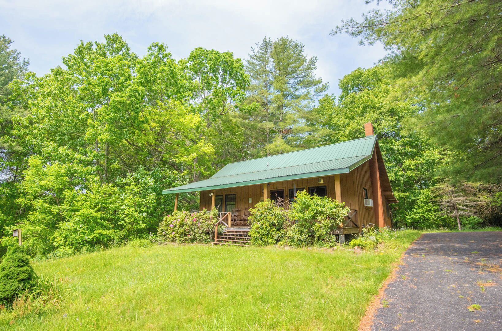 Phoenix Rising - Views - Private - Wi-Fi - Minutes to Lansing - Sleeps 6