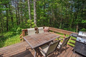 Outdoor dining - Phoenix Rising + Views + Monthly Discount Pricing! (Lansing)