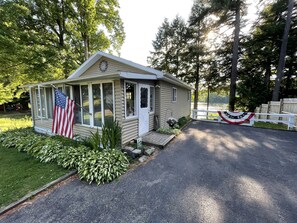 Exterior - Magical Sunsets, Ultimate Comfort at Waterfront Retreat in Rural PA  (Cambridge Springs)