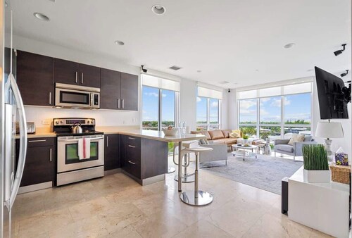 Moderni ja rentouttava Penthouse TOP KATSAUS - 3 minuutin kävelymatkan päässä rannalta