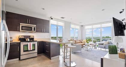 Moderni ja rentouttava Penthouse TOP KATSAUS - 3 minuutin kävelymatkan päässä rannalta