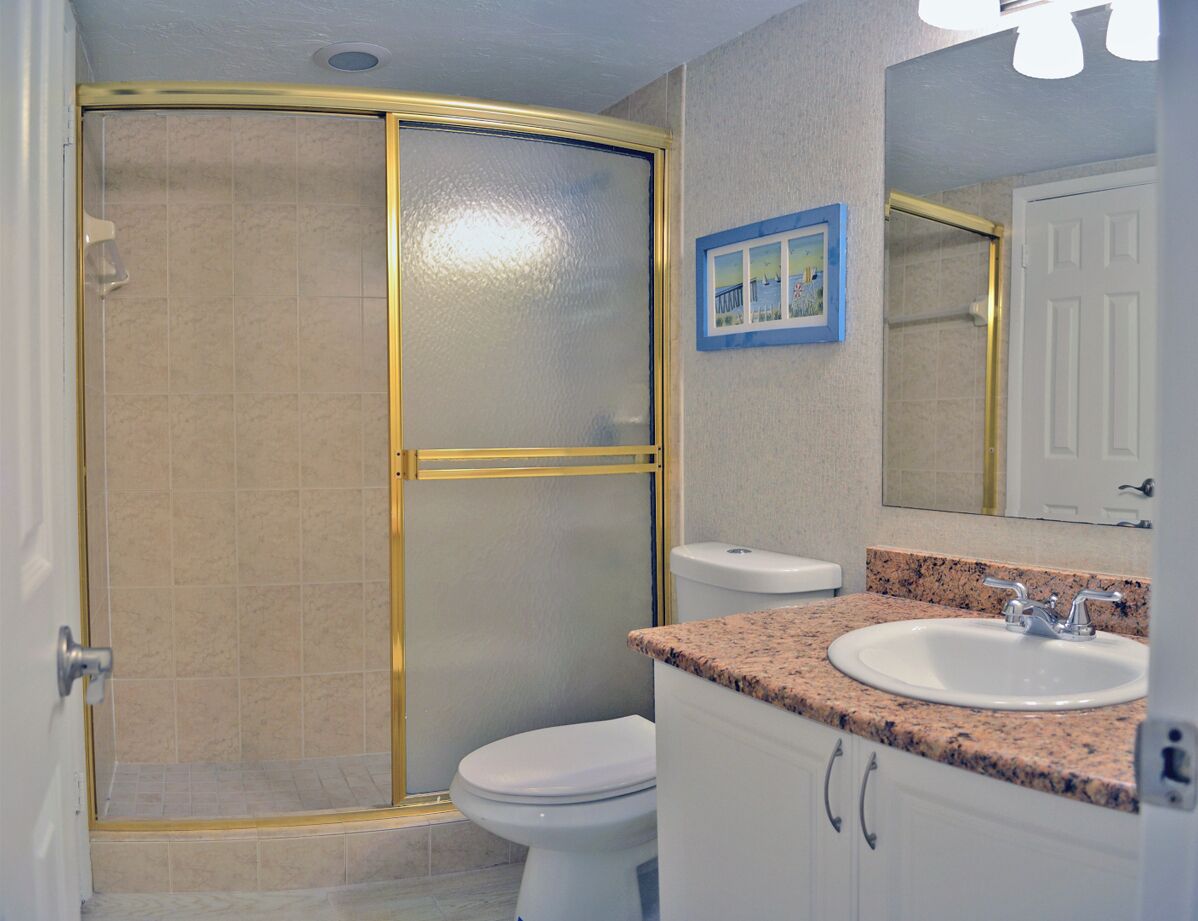 Bay Oaks 2nd Bathroom