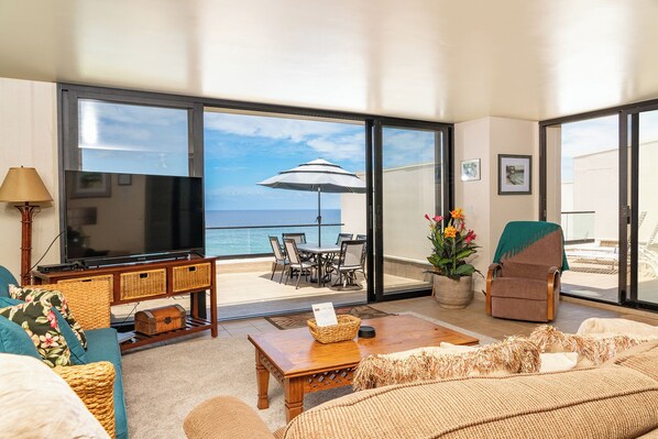Smart TV, DVD player, books - Pu'u Poa #305: 2 Bdrm/2 bath Direct Ocean & Sunset Views. Whale Watching! (Princeville)