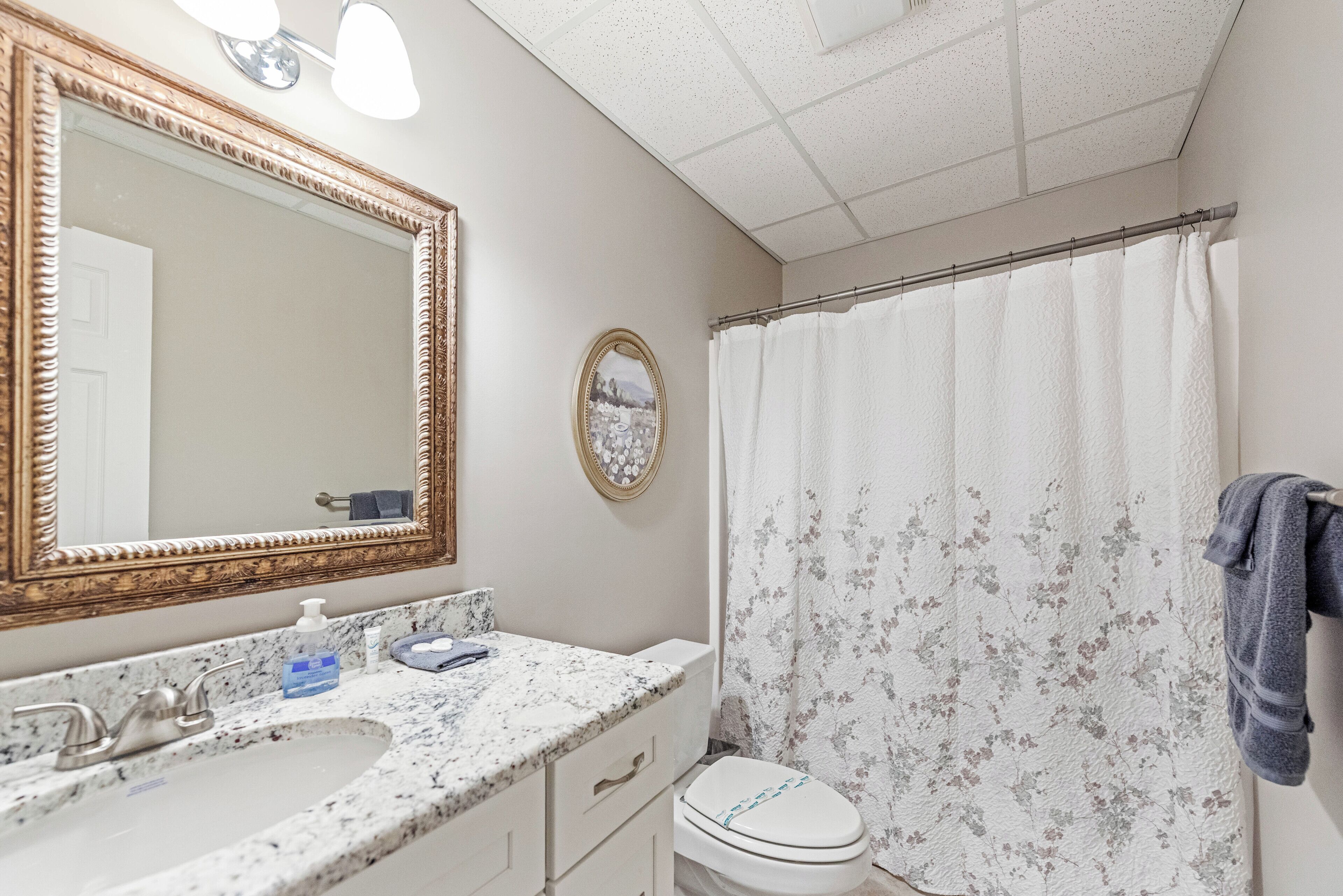 Combined shower/tub