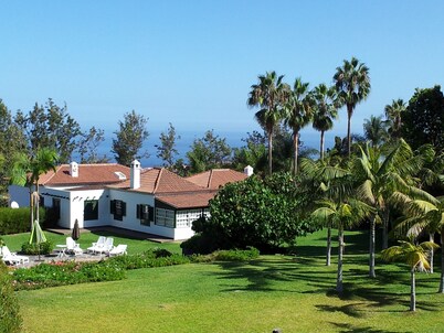 Beautiful villa/farmhouse in exclusive 5,000m2 botanical garden,  private pool