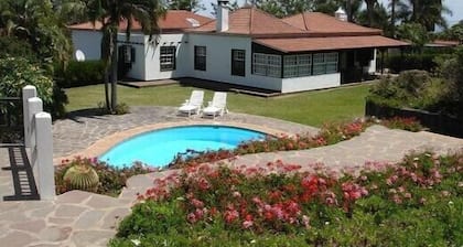 Magnifique villa sur 5000 mÂČ de jardin botanique au cĆur de la vallĂ©e de La Orot